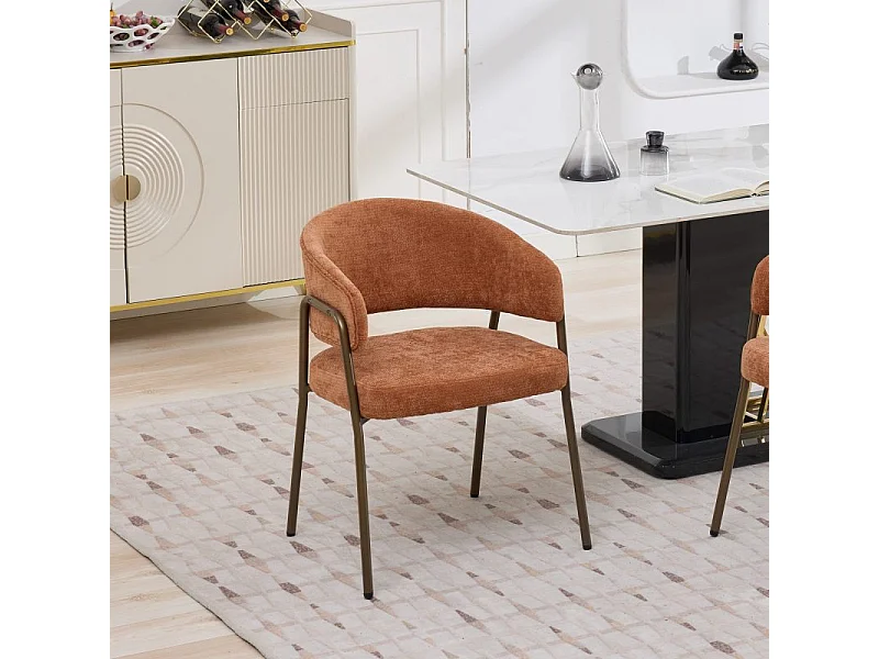 Chaise de salle à manger en chenille orange avec accoudoirs et pieds en métal finition laiton vieilli