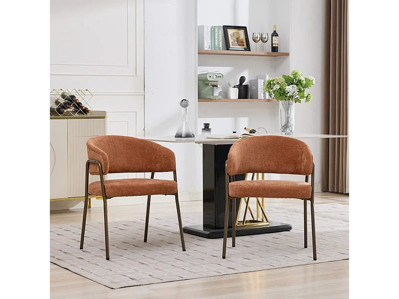 Chaise de salle à manger en chenille orange avec accoudoirs et pieds en métal finition laiton vieilli