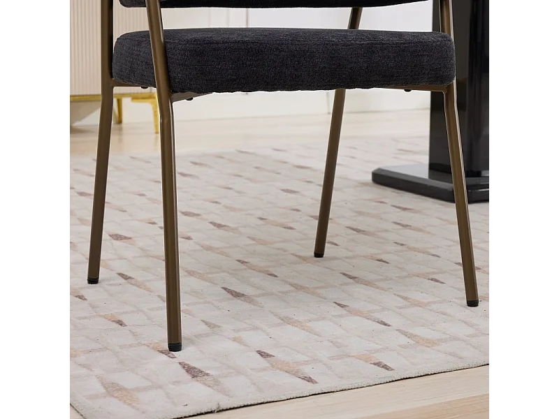 Chaise de salle à manger en chenille noir avec accoudoirs et pieds en métal finition laiton vieilli