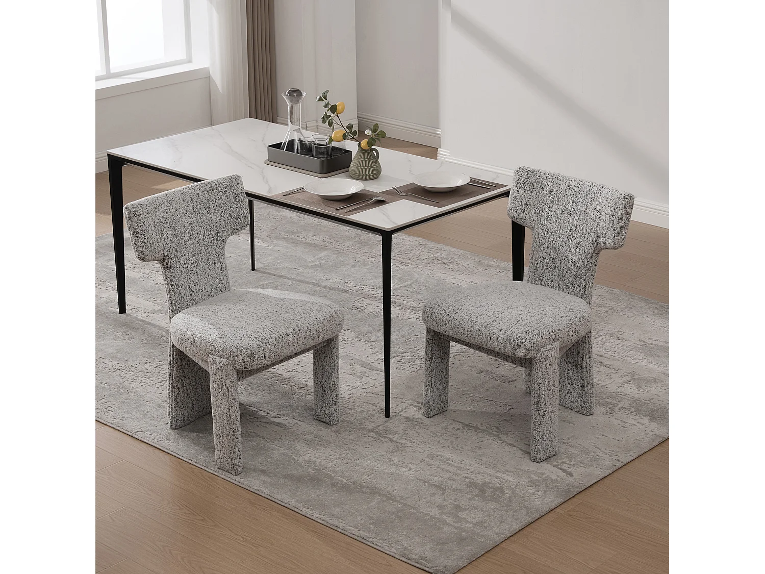 Set van 2 chenille eetkamerstoelen met houten poten en gebogen rugleuning in lichtgrijs en wit