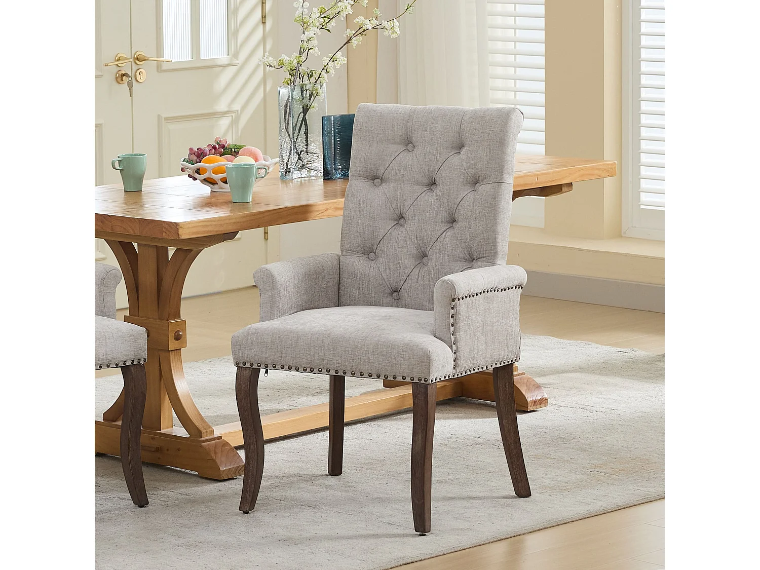 Eetkamerstoel met armleuningen, bekleed met beige chenillestof