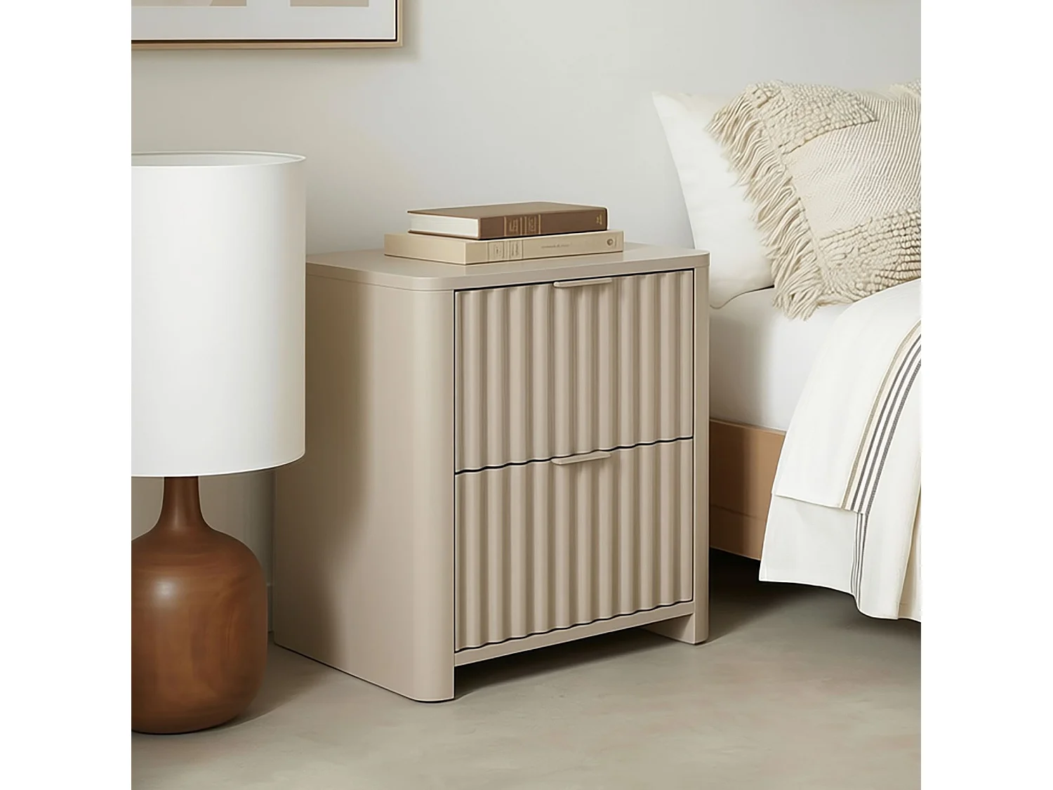 Table de Chevet ELLA H 50 cm Avec 2 Tiroirs en Bois Gris Foncé, Façades Striées, Poignées en Métal, Table de Nuit Contemporaine