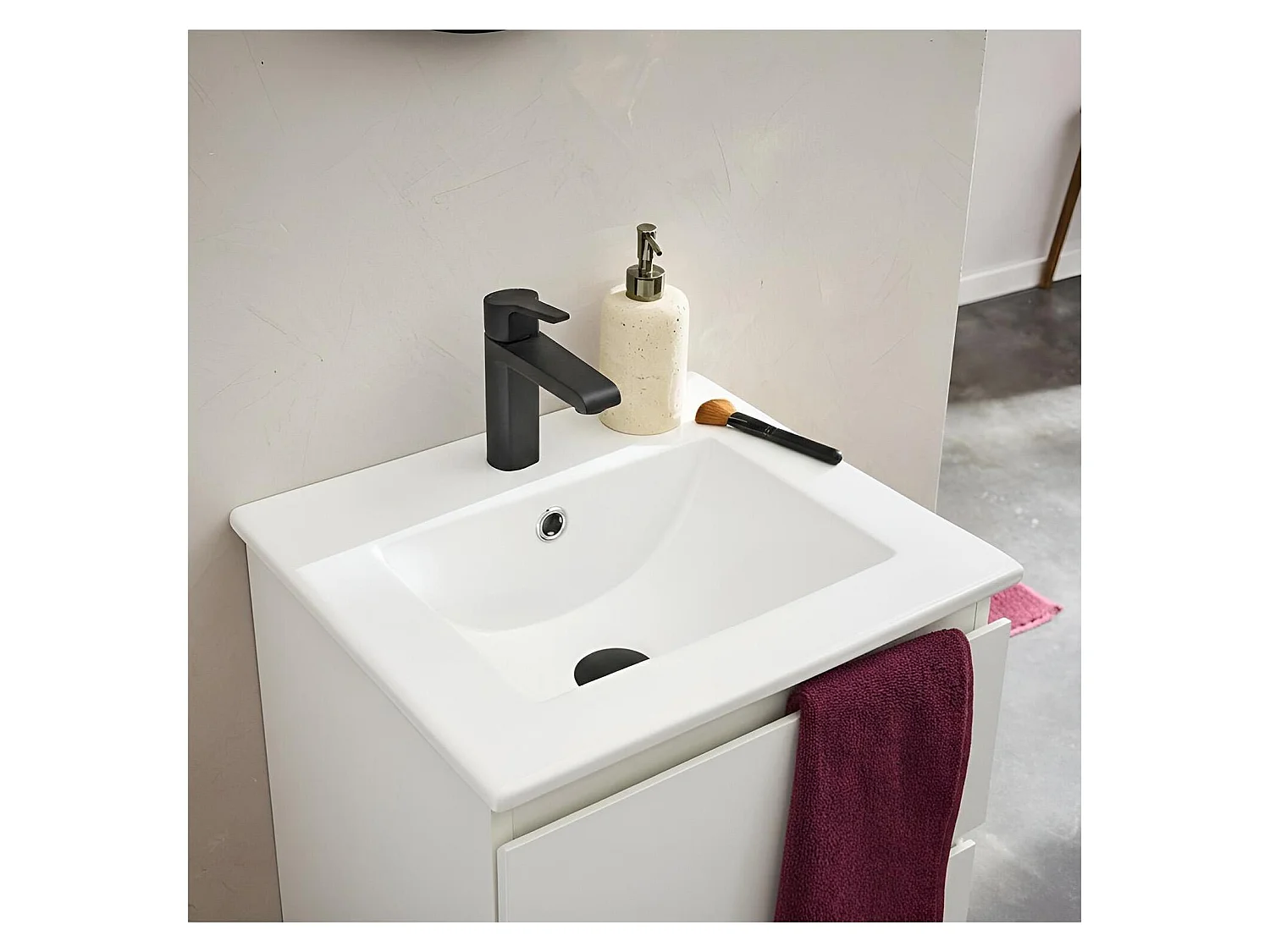 Waschtisch 45cm und schwarze Armatur SORRENTO
