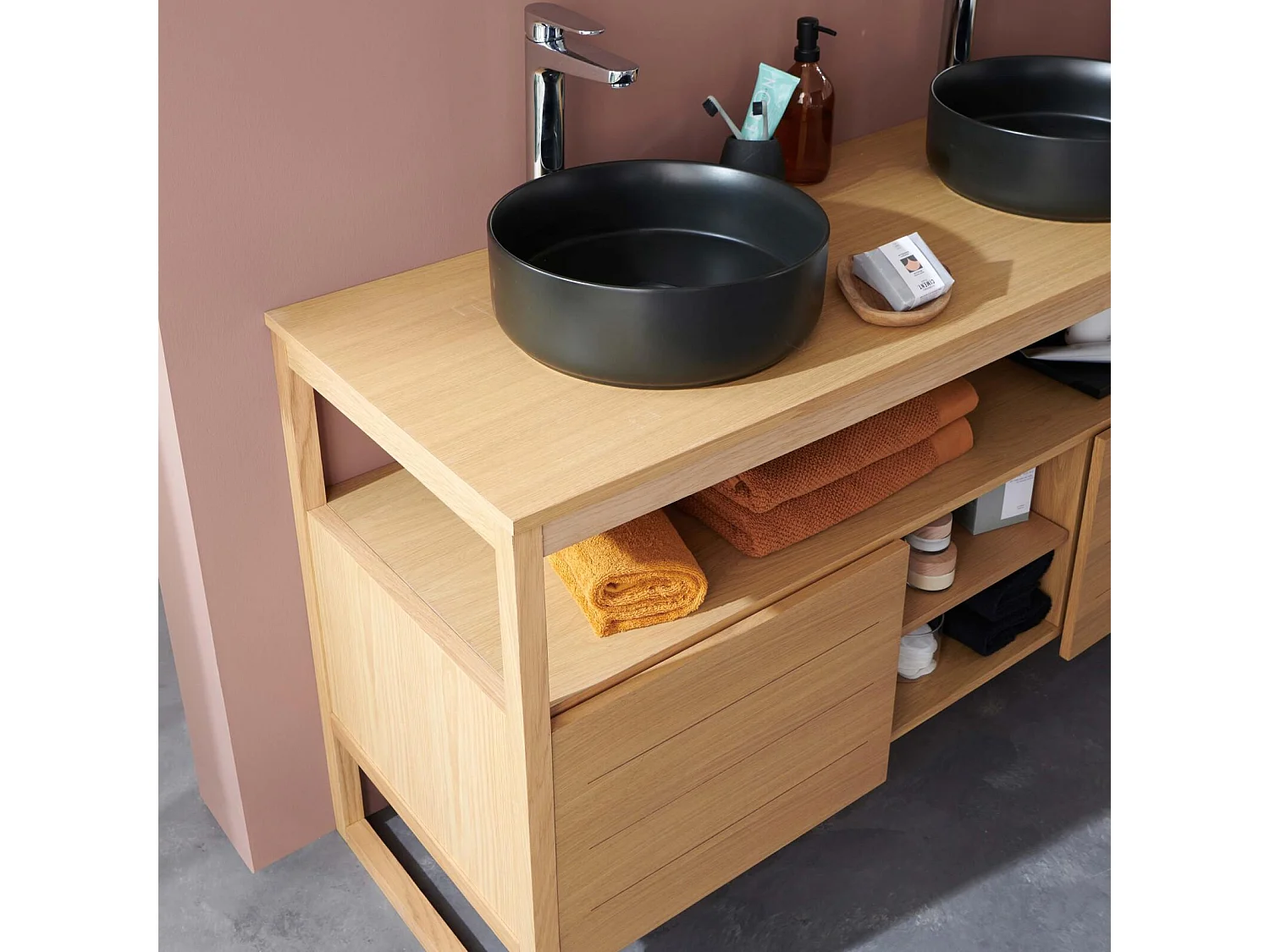 Mueble doble 140cm roble lavabos redondos negros grifos ATOLL