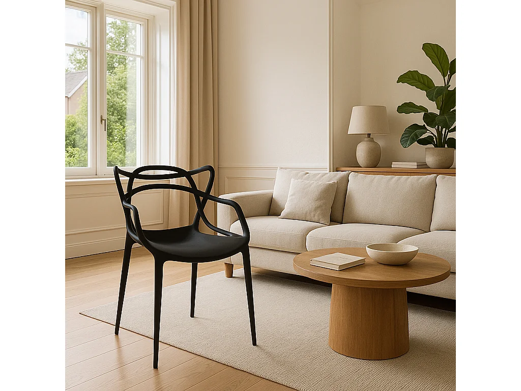 Chaise Thonet noire empilable pour intérieur et extérieur