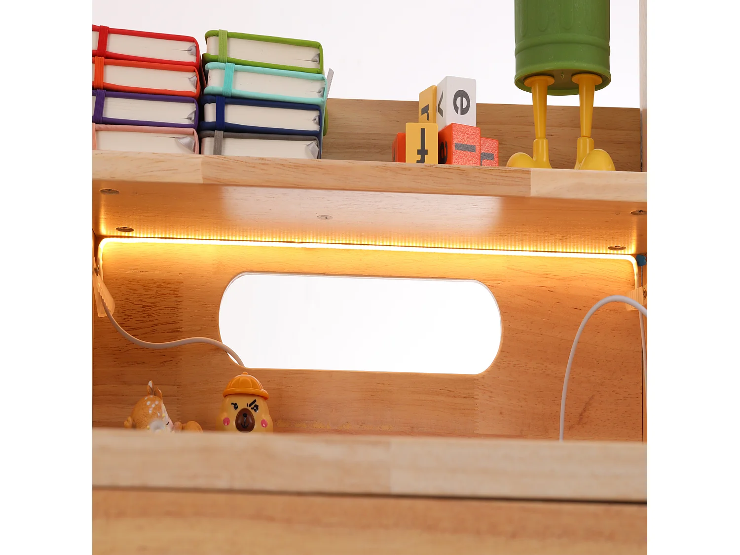 Table pour enfants, hauteur réglable, fabriquée en bois massif, adaptée aux enfants à partir de 6 ans.