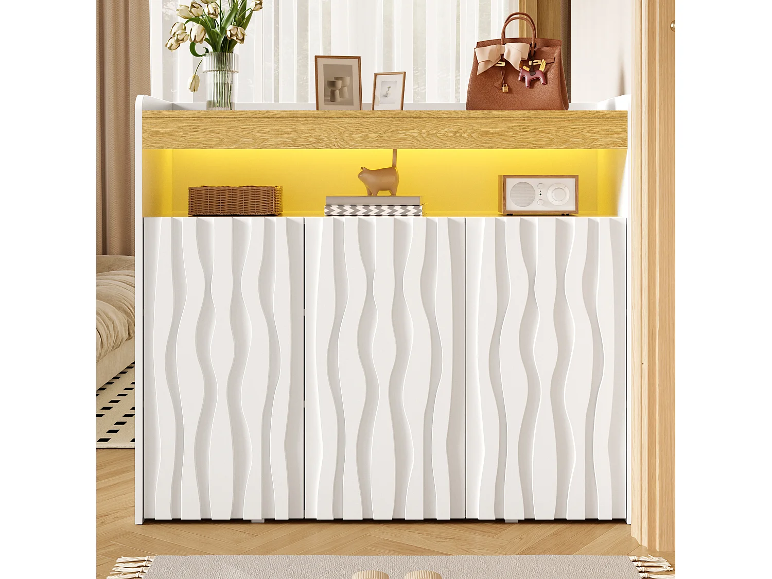 Modern sideboard 105×35×90 cm - med LED-belysning - med 3 dörrar - öppen förvaringsyta - vågmönster - natur + vit