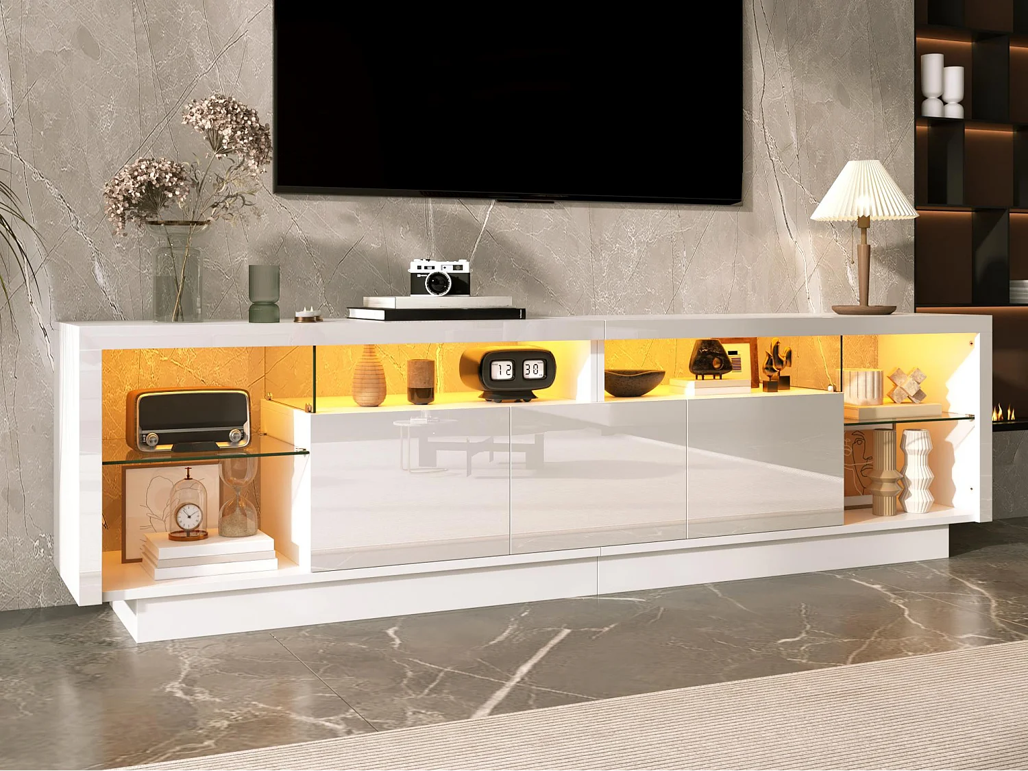 Moderne TV-møbel 200 x 38 x 55 cm - tre højglanslakerede låger - LED-belysning - glashylder - MDF - hvid