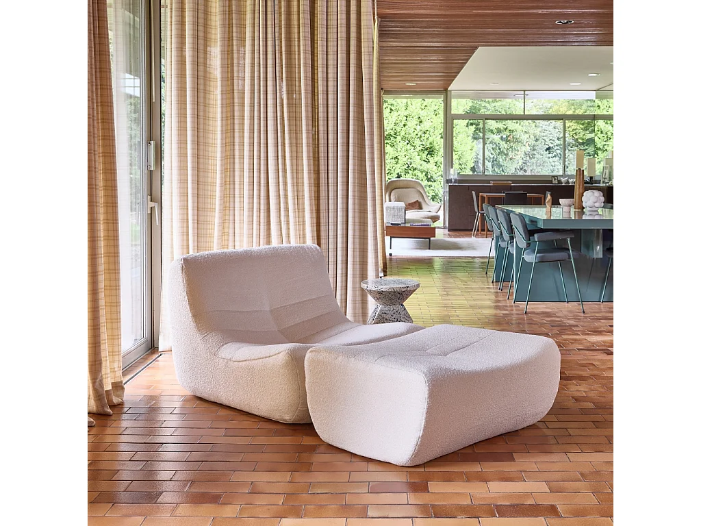 Sillón de borreguito texturizada con reposapiés blanco