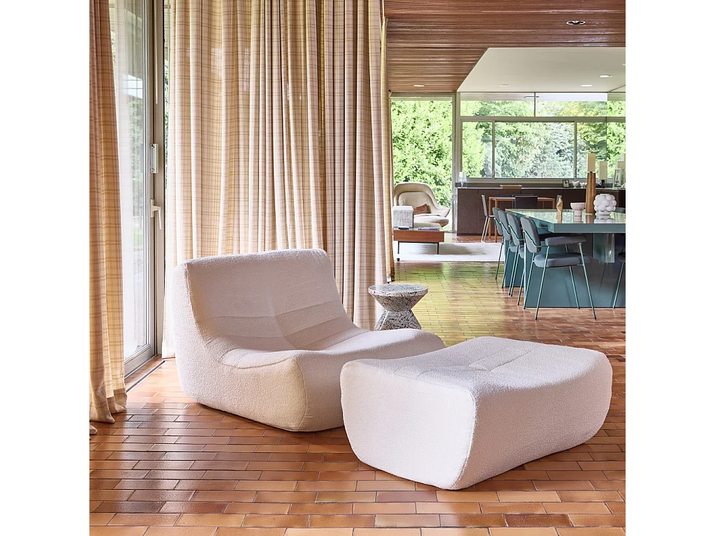 Sillón de borreguito texturizada con reposapiés blanco