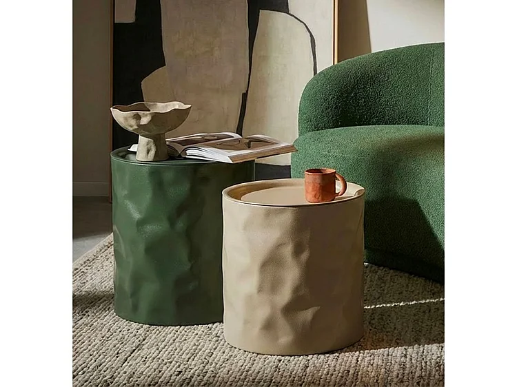 Set van 2 Norimberga bijzettafels, afmetingen: 39,5 x 48 cm en 35,5 x 40 cm.