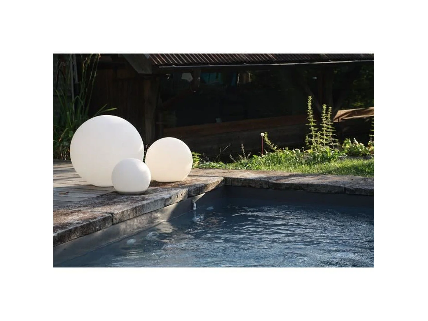 Solar Luna Medium Farbwechselnde Gartenkugel - PE - Outdoor