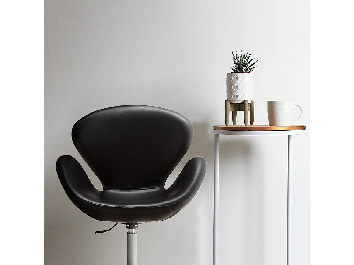 Chaise Trebol au design original pied hidraulique