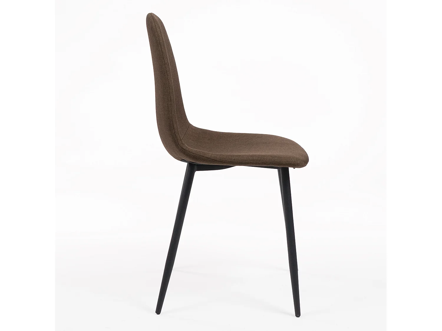 Chaise Norway marron en tissu rembourré avec pieds en acier