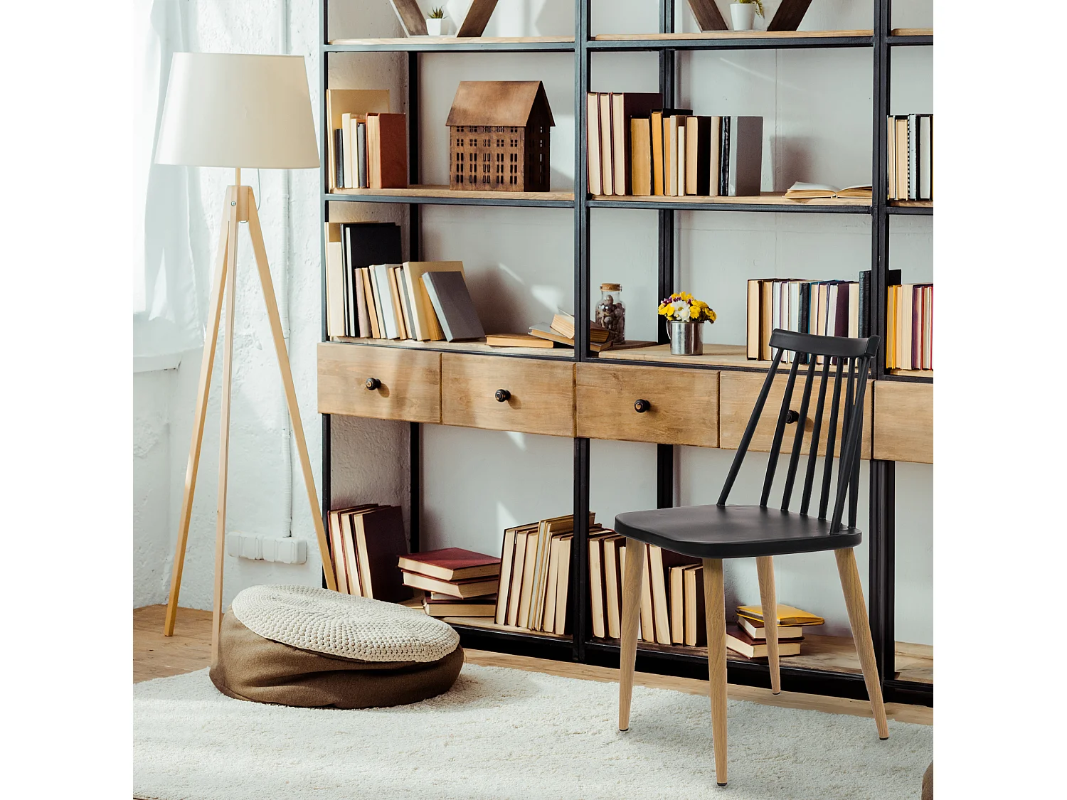 Lot de 2 chaises Sticks au design contemporain noir et effet bois