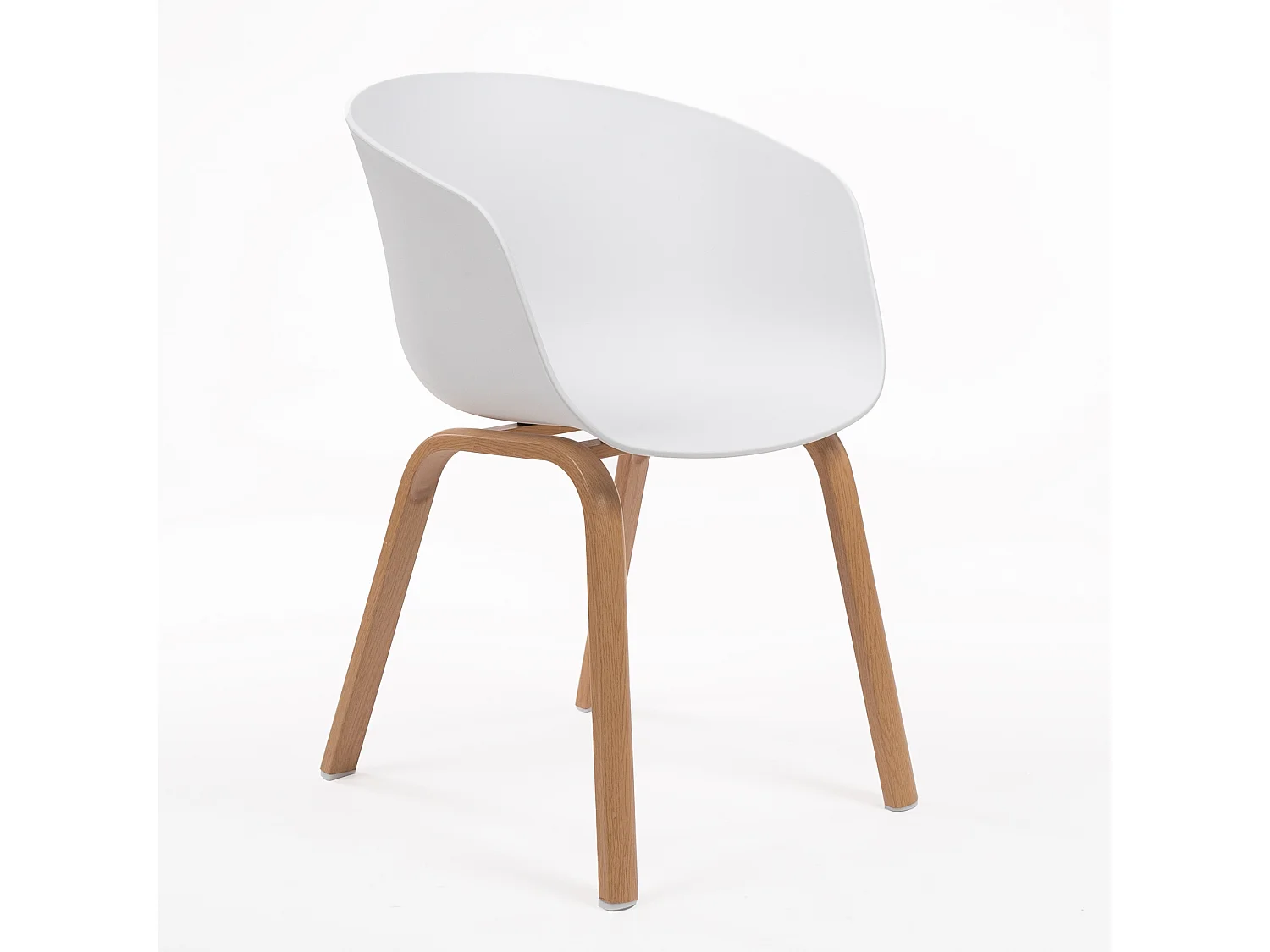 Silla blanca escandinava con reposabrazos integrados y patas de madera de haya natural - CUTE