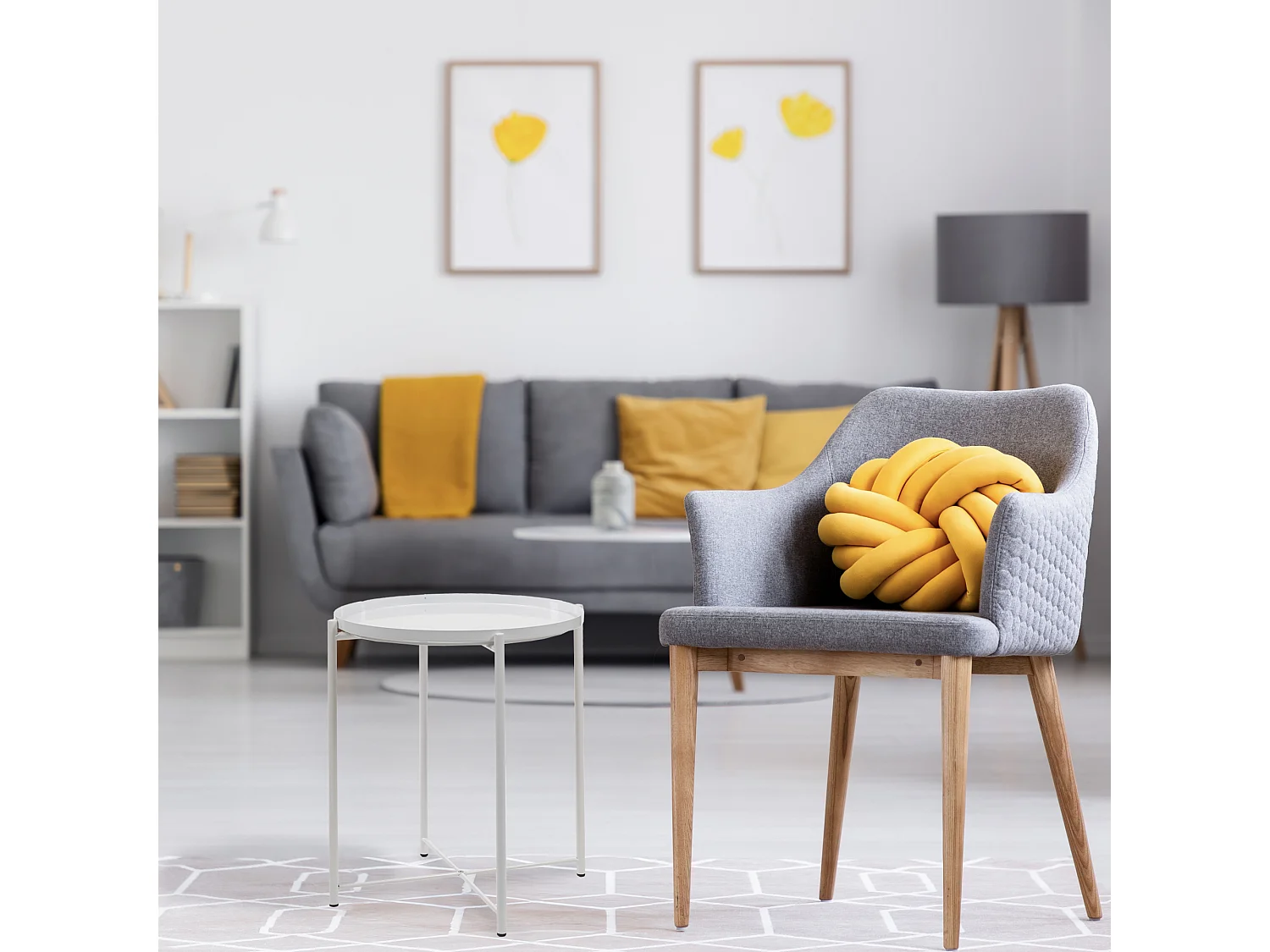 Table d’appoint scandinave blanche avec plateau rond et pieds en bois – Nordic Plate