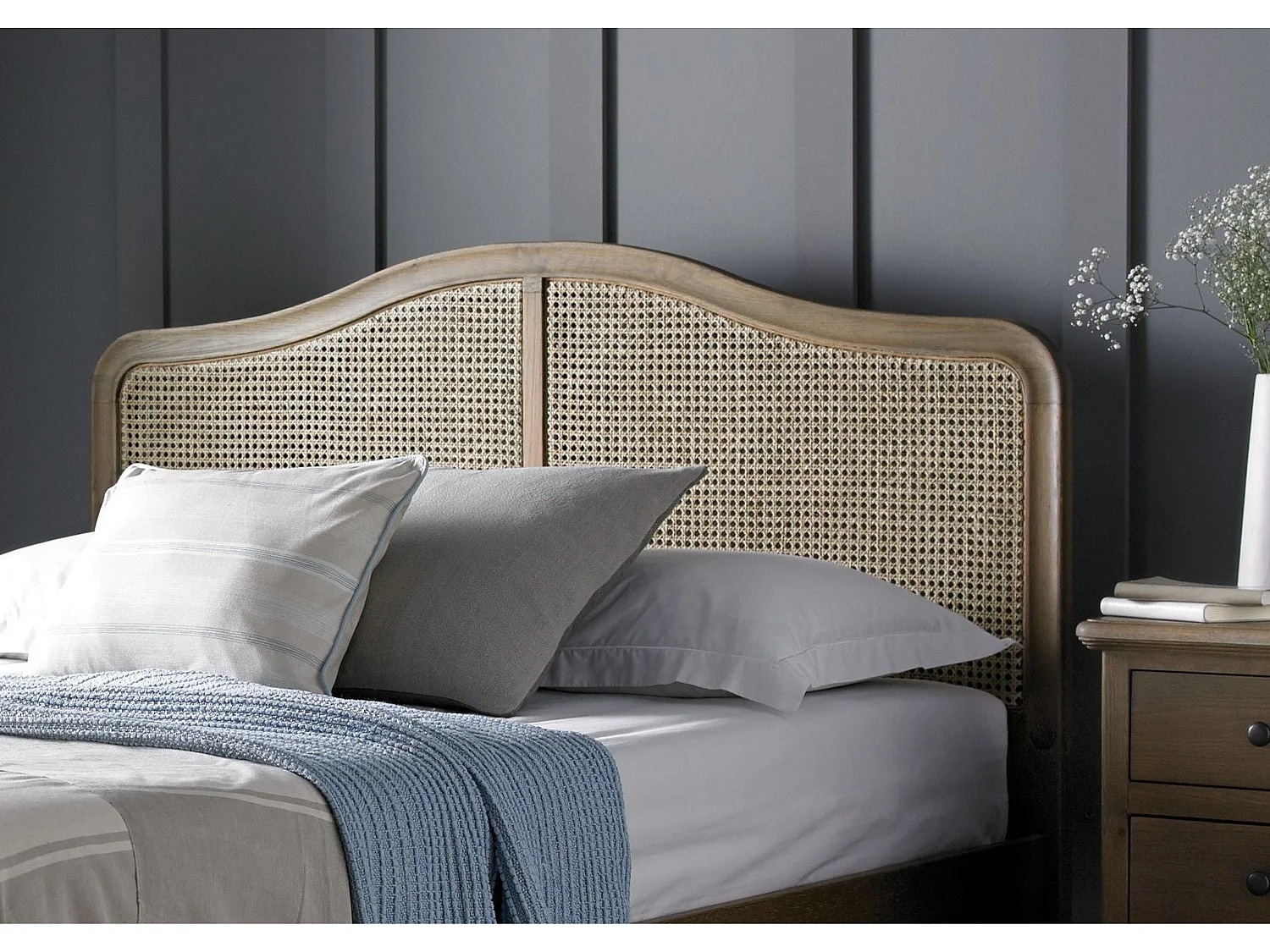 Rattan Oak Bedframe - 135 x 190 cm Bedframe in Beige