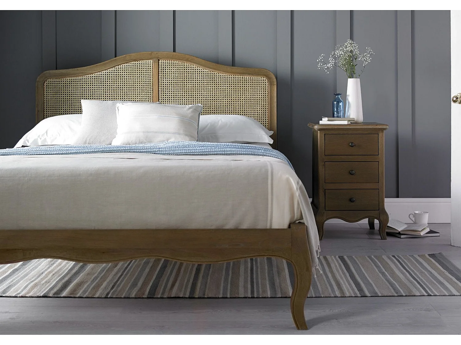 Rattan Oak Bedframe - 135 x 190 cm Bedframe in Beige