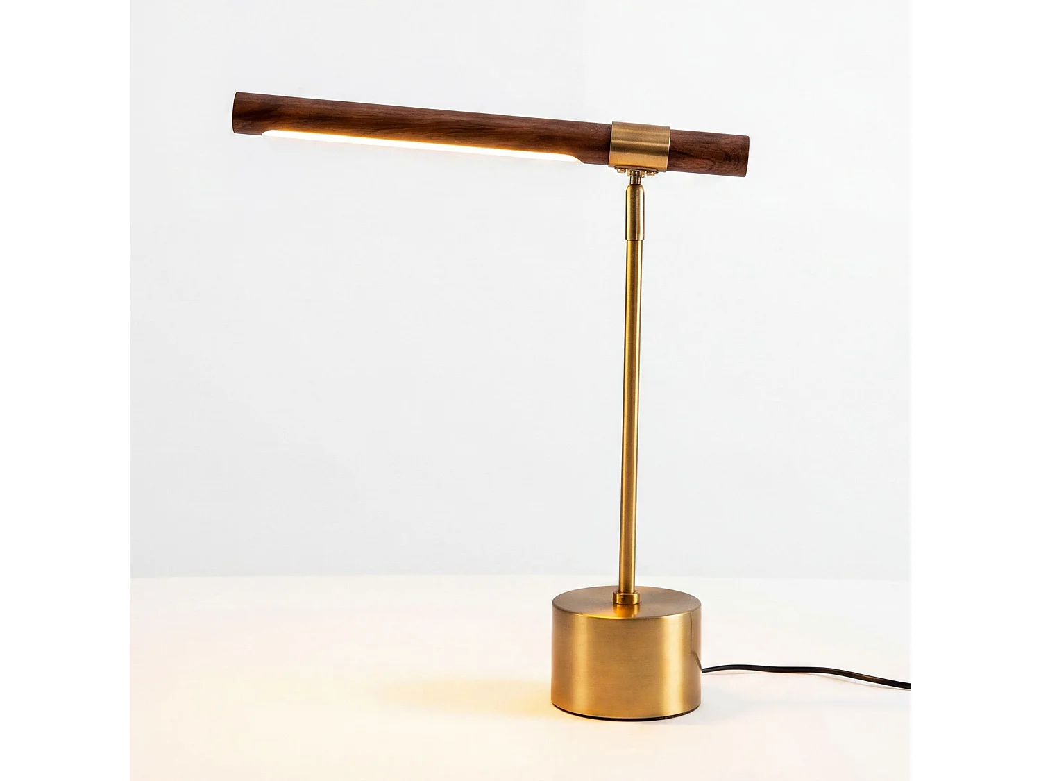 Lampe de table en acier effet noyer et acier poli doré 8122 ANGEL CERDA