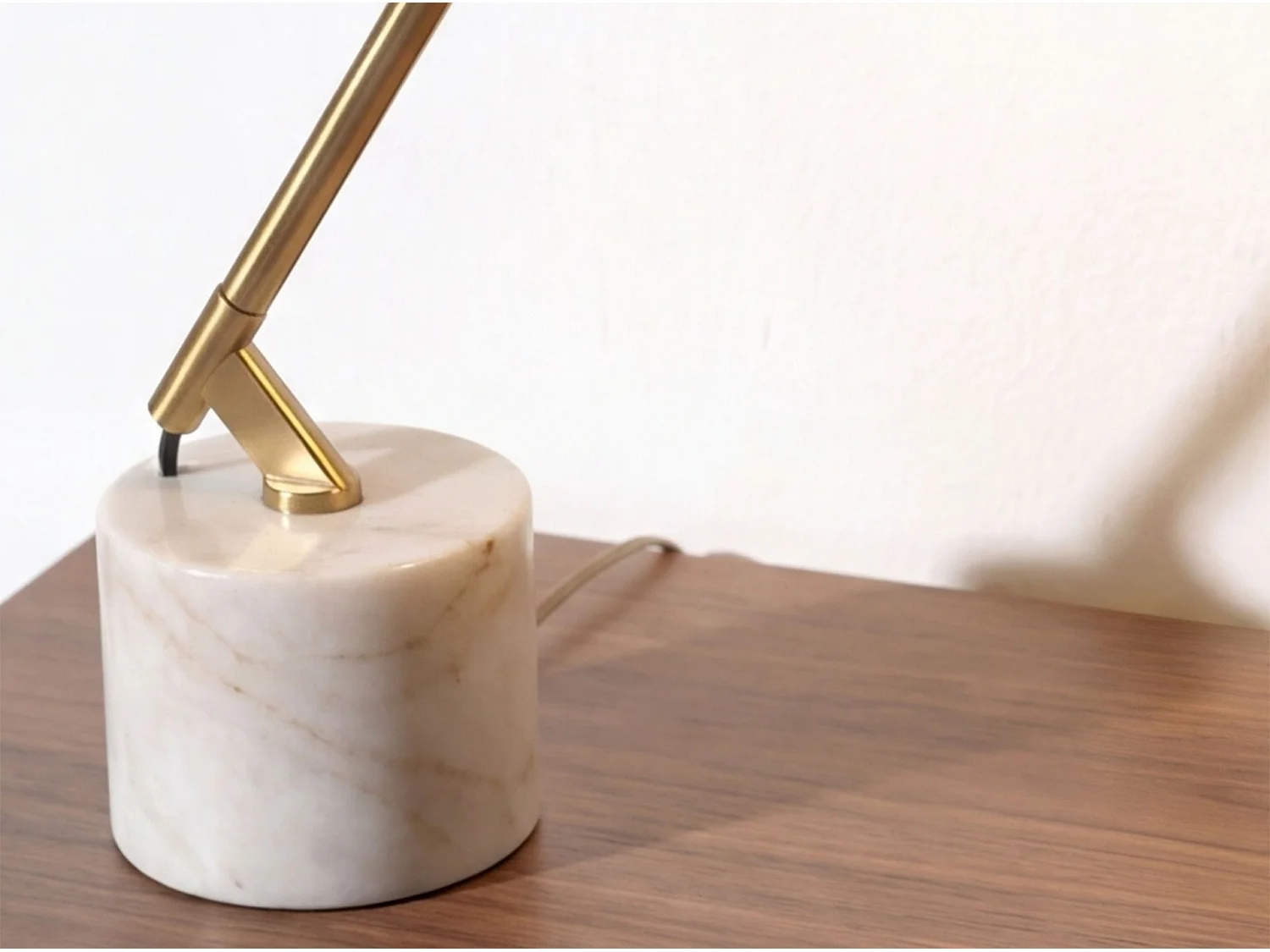 Lampe de table en acier blanc et acier poli doré avec base en marbre céramique 8119 ANGEL CERDA