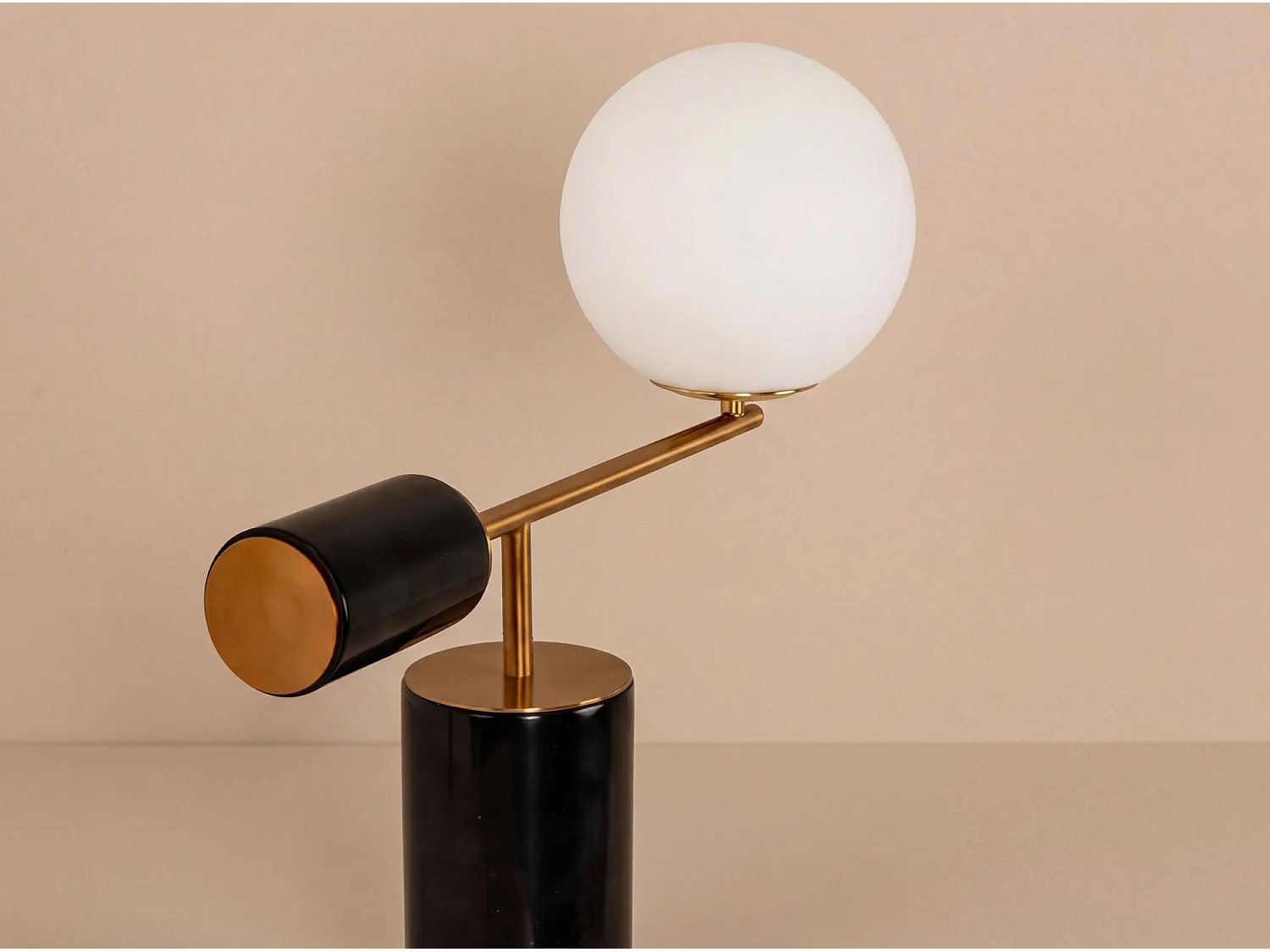 Lampe de table en verre blanc, acier poli doré et base en marbre céramique 8094 THE LUMINE