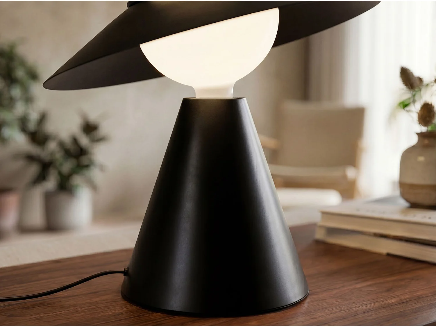 Lampe de table en verre blanc et acier noir 8089 ANGEL CERDA