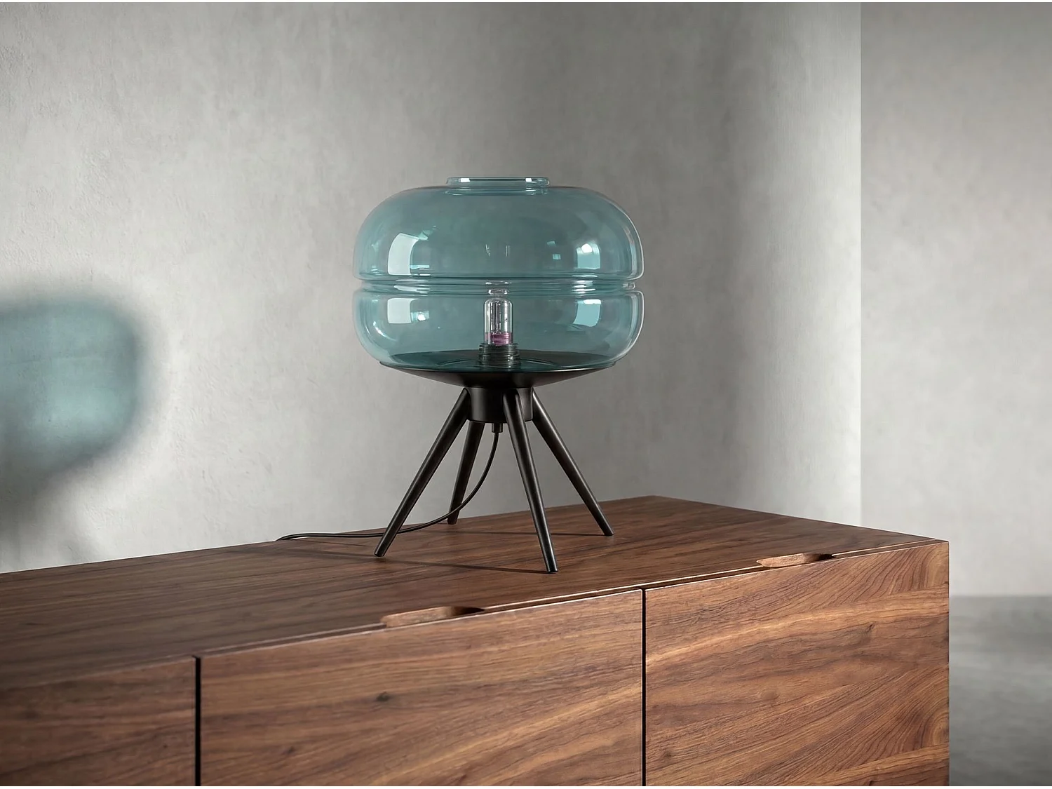 Lampe de table en verre bleu et acier noir 8095 THE LUMINE