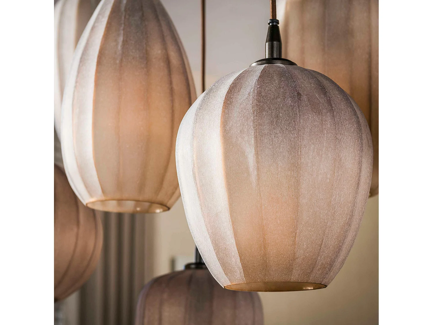 Suspension salle à manger verre brun dépoli 7 lampes NOVA