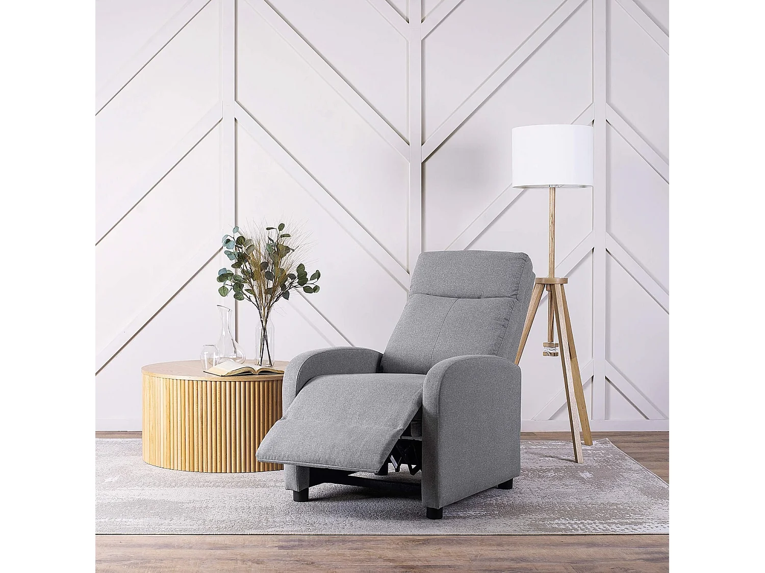 Fauteuil DANNY inclinable dans le salon gris