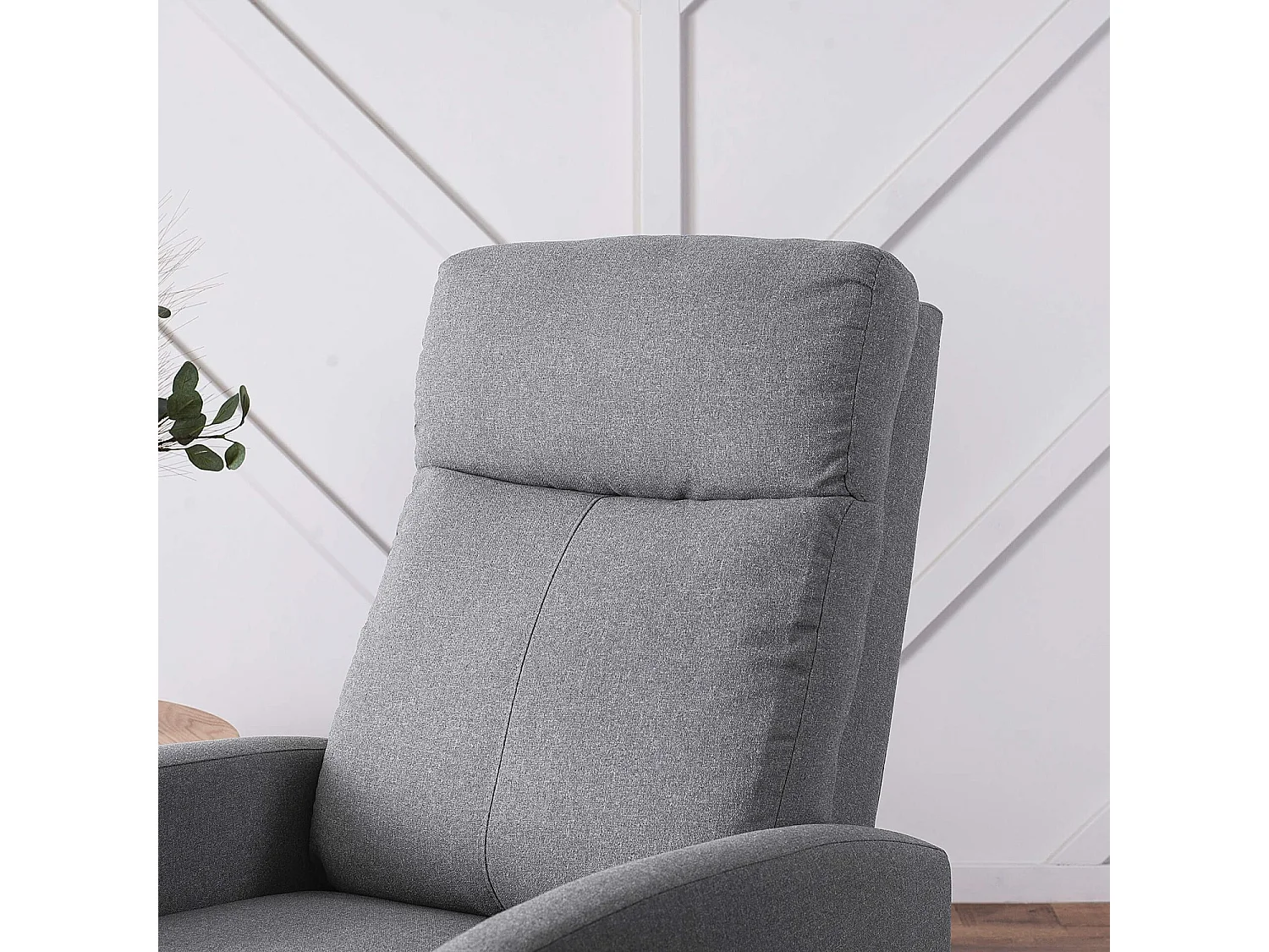 Fauteuil DANNY inclinable dans le salon gris