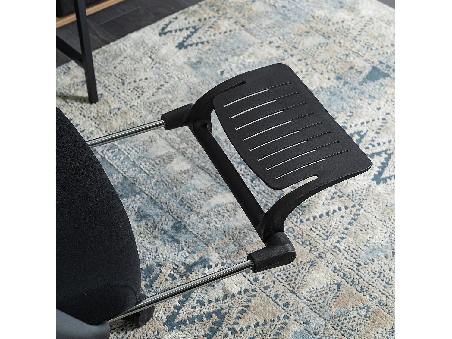 Chaise de bureau pivotante ACTON noire