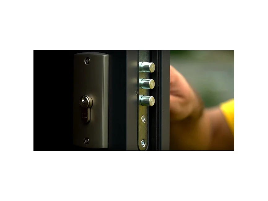 Porte d'entrée TANGO V 90 cm en acier inoxydable - Couleur: Noyer - Poignée et serrure : Avec - Tirant: Droit