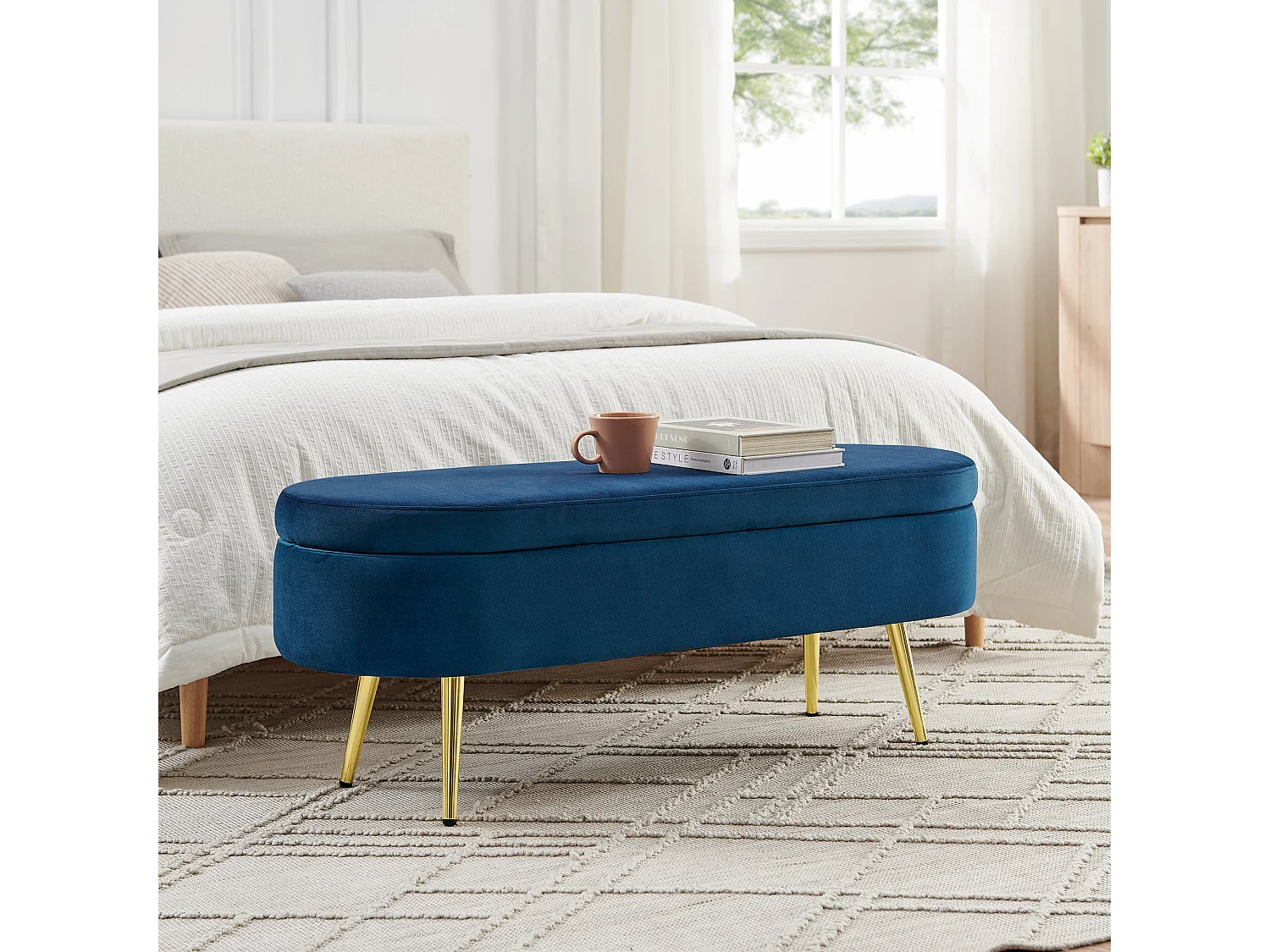 Banquette coffre en velours bleu avec pieds dorés 20L 110x41x47 cm