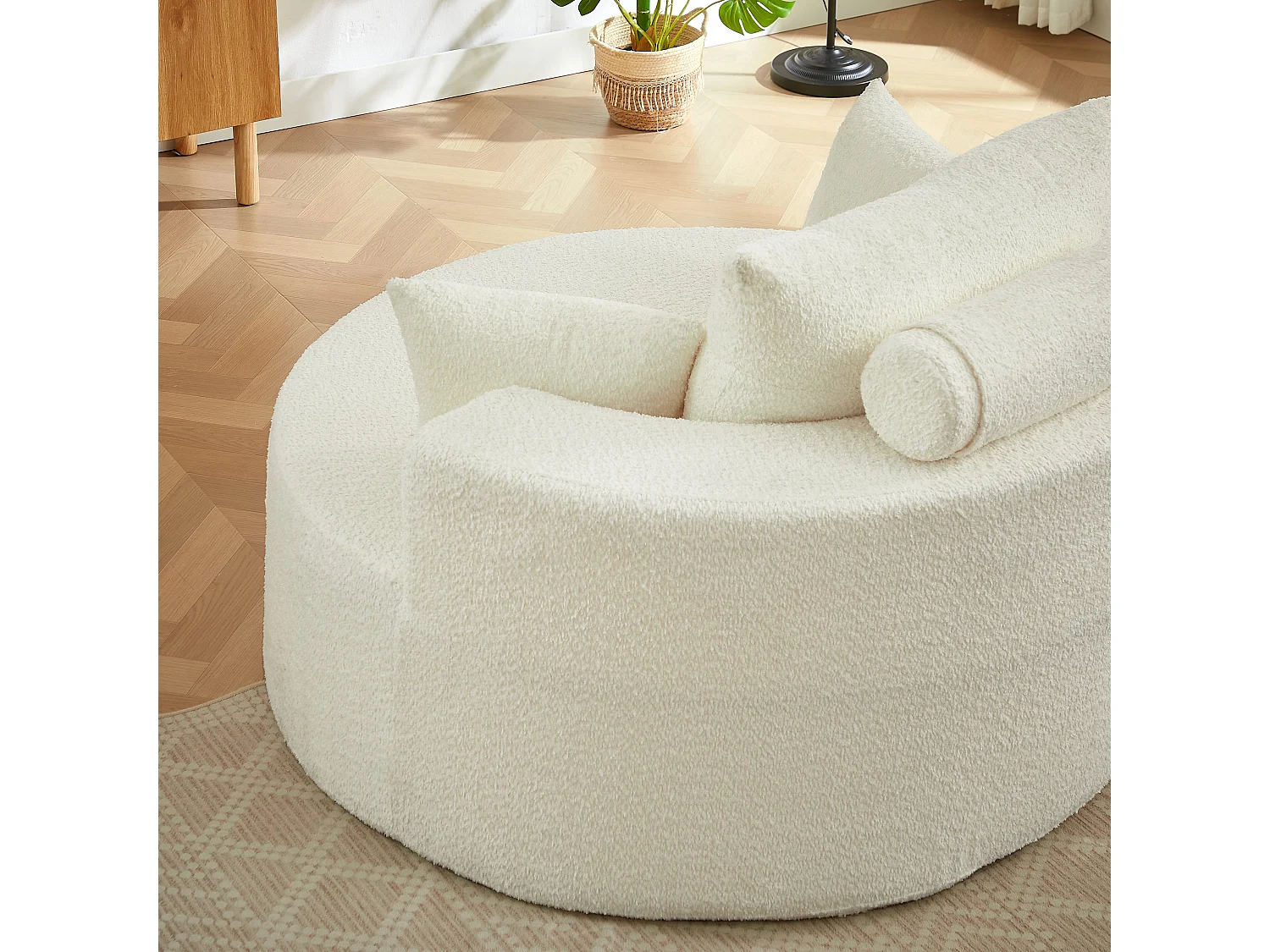 Fauteuil simple en chenille beige avec coussins, mousse sans montage