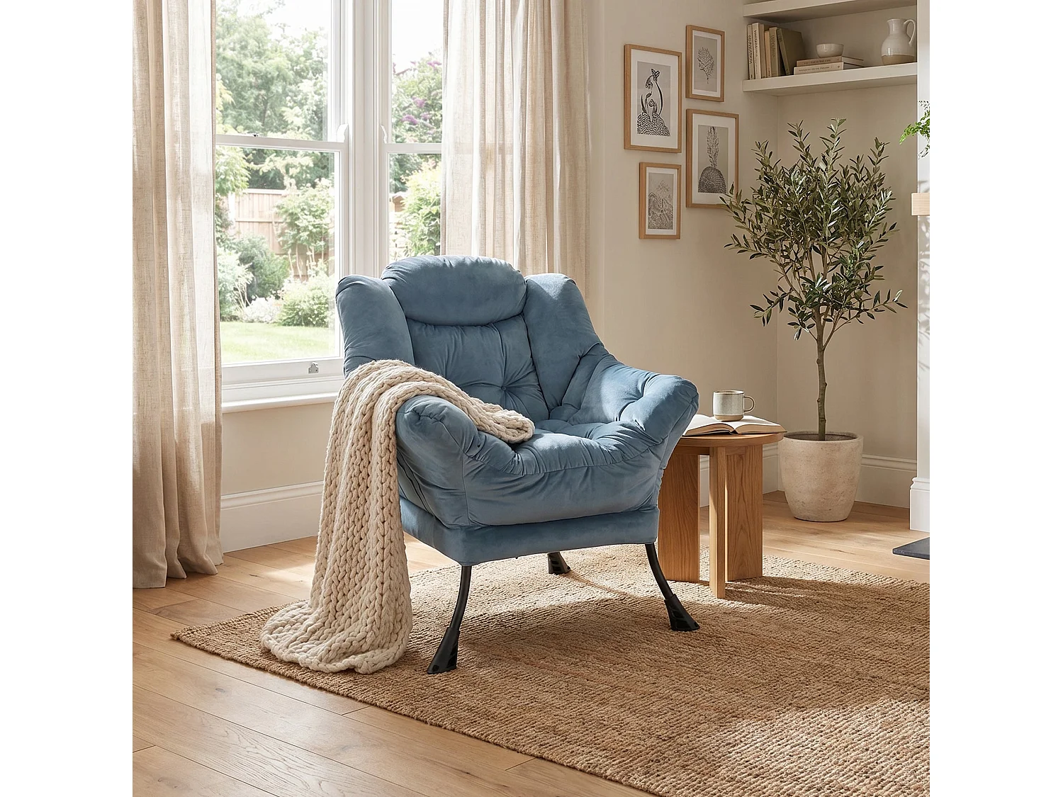 Fauteuil rembouré tissu bleu clair en pieds métal poche latérale