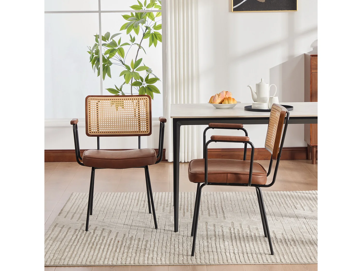 Set van 2 eetkamerstoelen van PU-leer met armleuningen - Metalen poten - Bruin