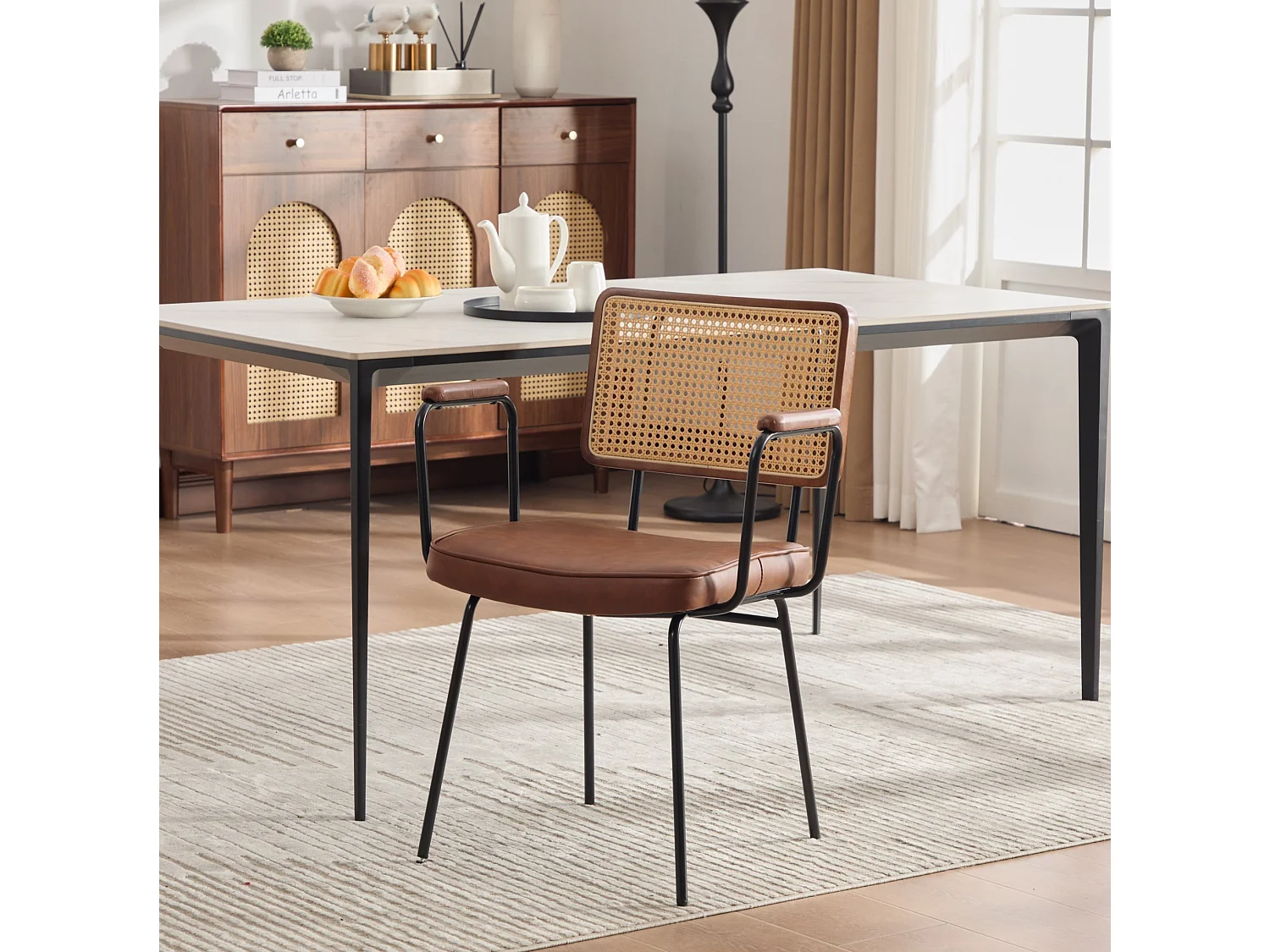 Set van 2 eetkamerstoelen van PU-leer met armleuningen - Metalen poten - Bruin