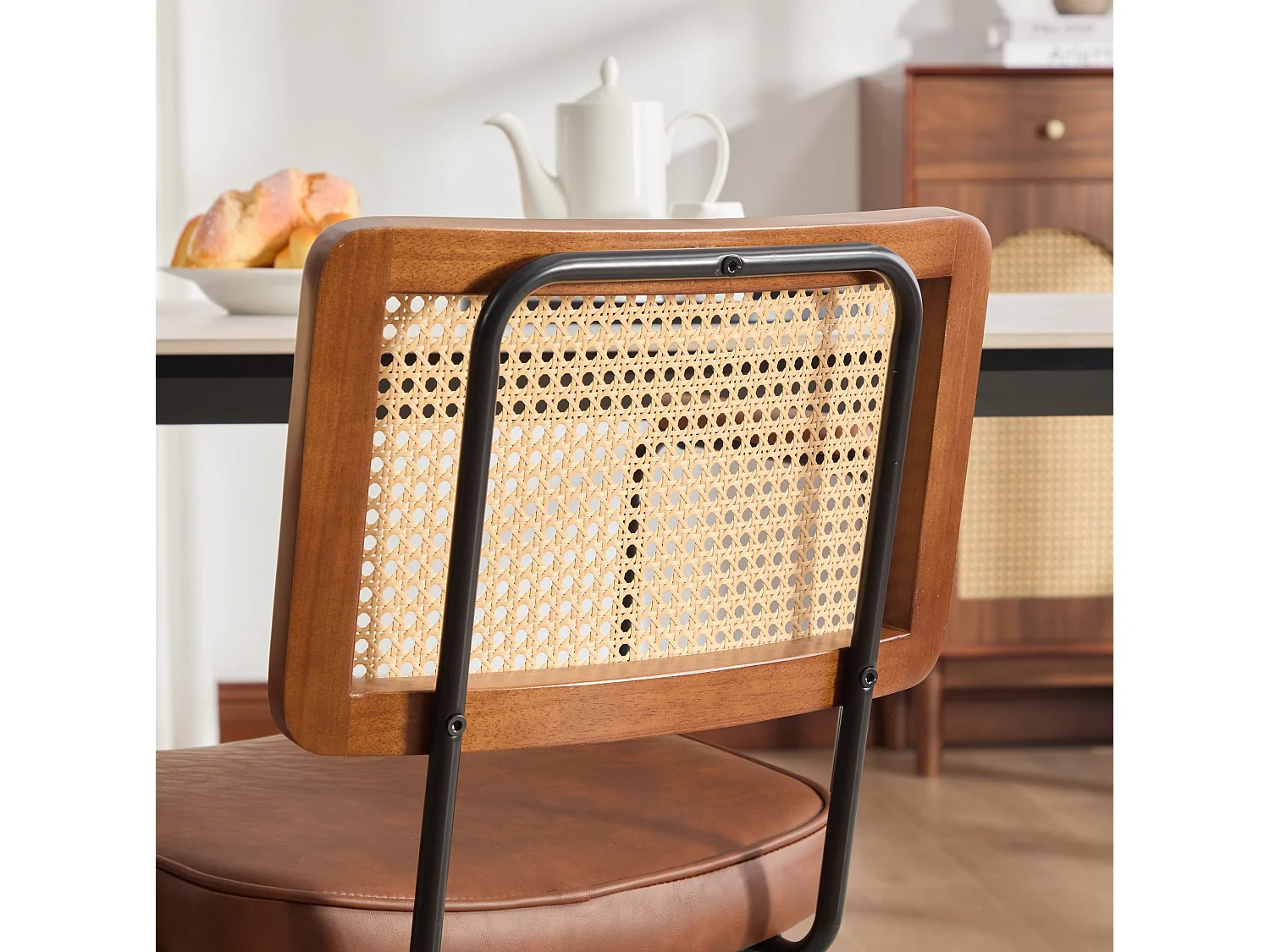 Set van 2 eetkamerstoelen van PU-leer met armleuningen - Metalen poten - Bruin