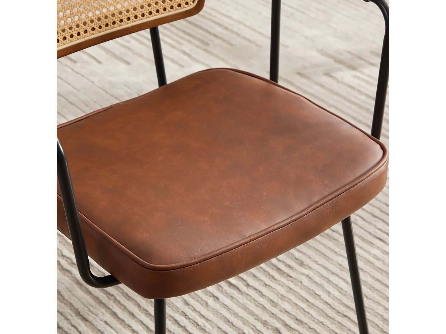 Set van 2 eetkamerstoelen van PU-leer met armleuningen - Metalen poten - Bruin
