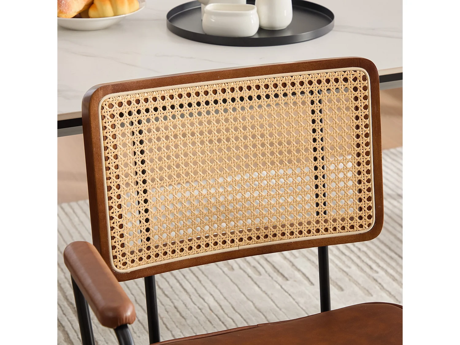 Set van 2 eetkamerstoelen van PU-leer met armleuningen - Metalen poten - Bruin