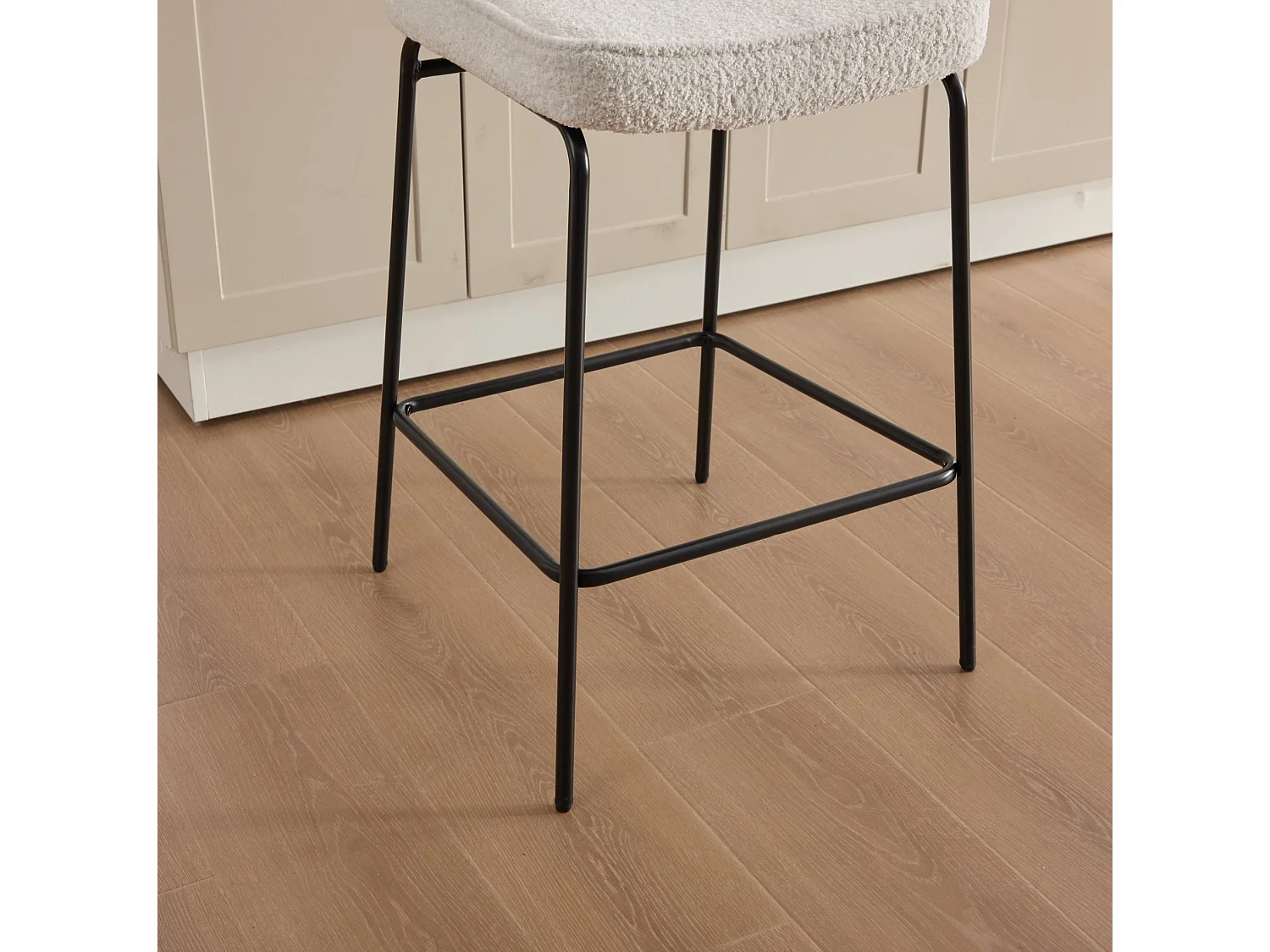 Lot de 2 tabouret de bar en tissu chenille ivoire - Dossier aspect rotin et pieds en métal