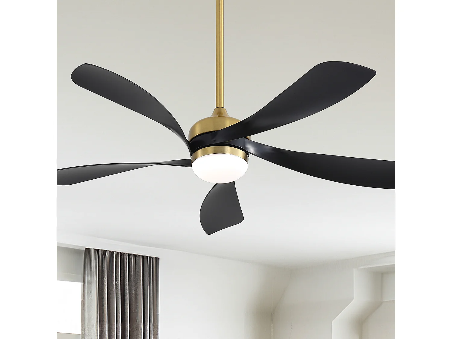 Ventilateur de plafond avec éclairage, silencieux, 5 pales en ABS - Noir et or