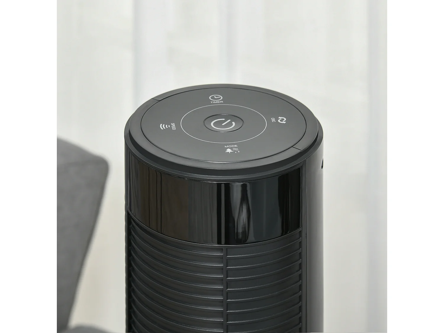 Zwarte torenventilator met 70° zwenking, 12-uurs timer en 3 snelheden.