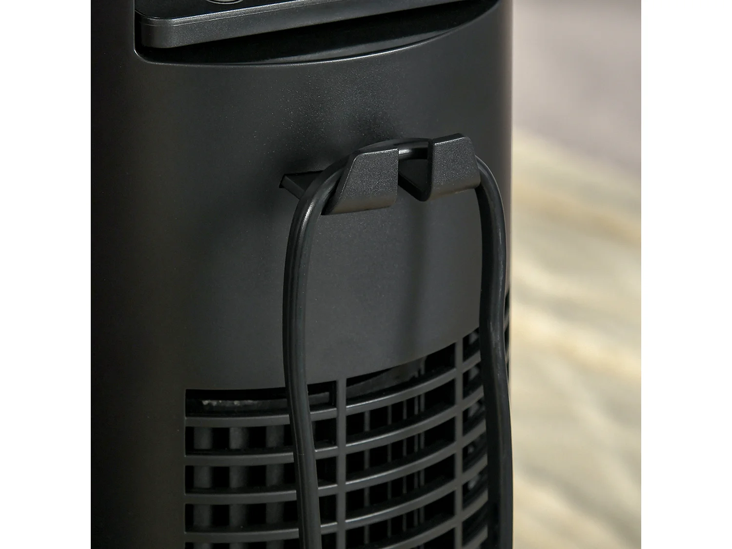 Zwarte torenventilator met 70° zwenking, 12-uurs timer en 3 snelheden.