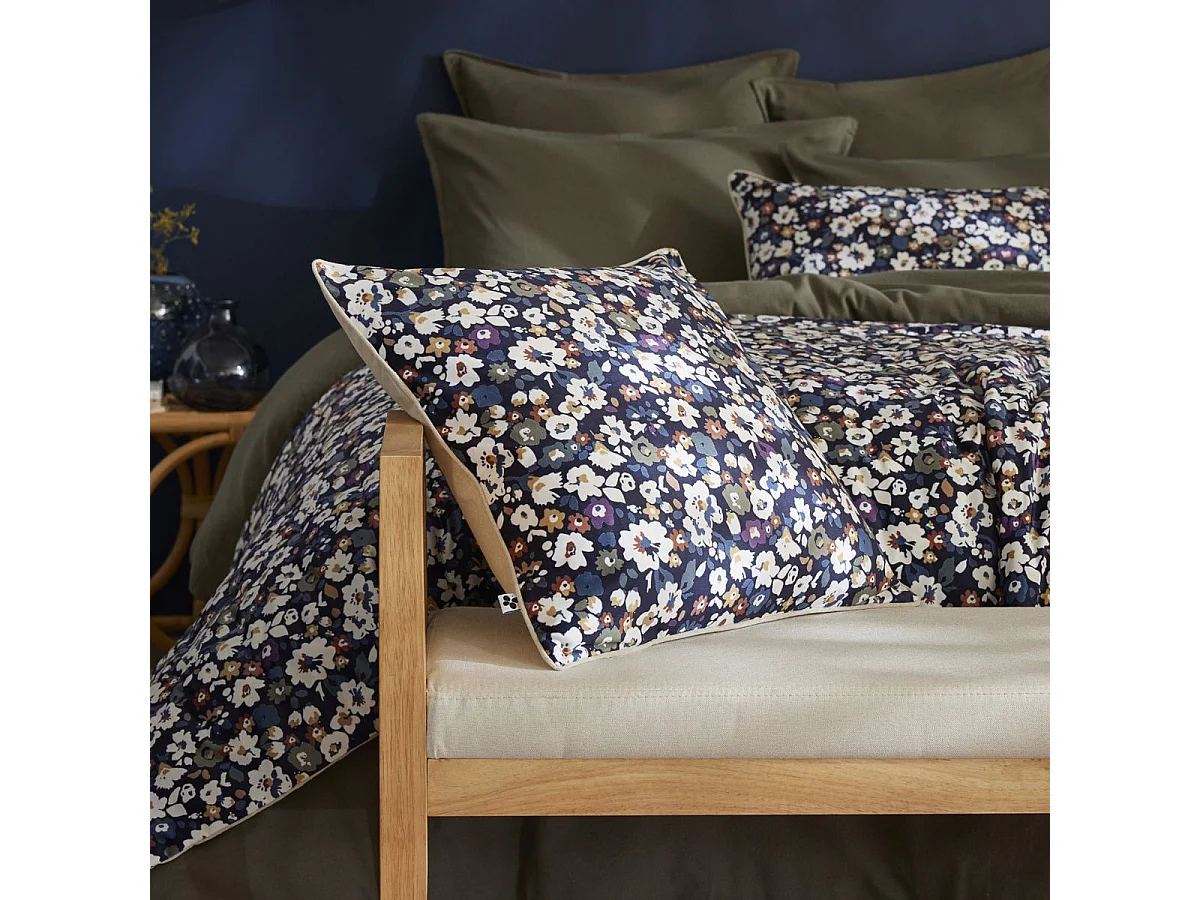 Coussin déhoussable 50x50cm velours imprimé petites fleurs coloris bleu marine - CORINNE