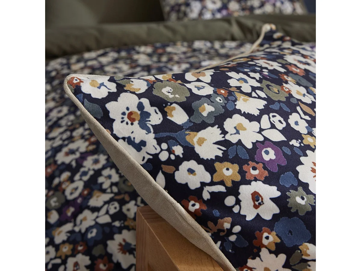 Coussin déhoussable 40x60cm velours imprimé petites fleurs coloris bleu marine - CORINNE