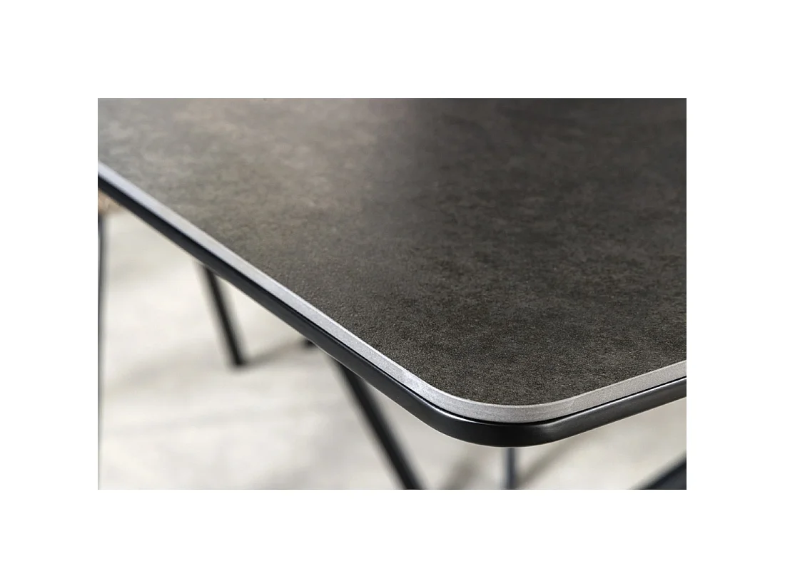 Mesa de comedor extensible ARAVIS 160-200 cm – Cerámica negra y patas de diseño metálico