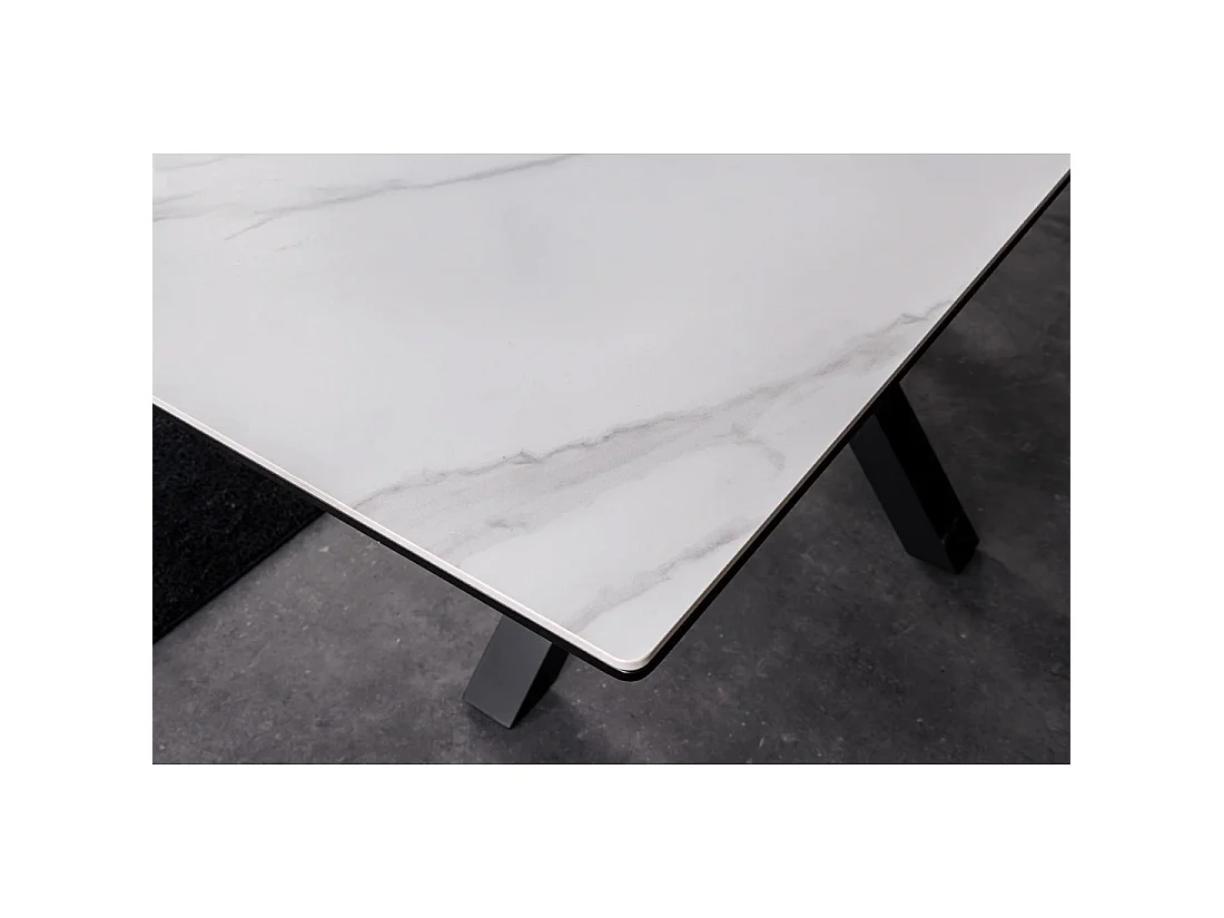 Table de salle à manger extensible LITHOS 160-200 cm – Céramique effet marbre blanc et piètement étoilé noir