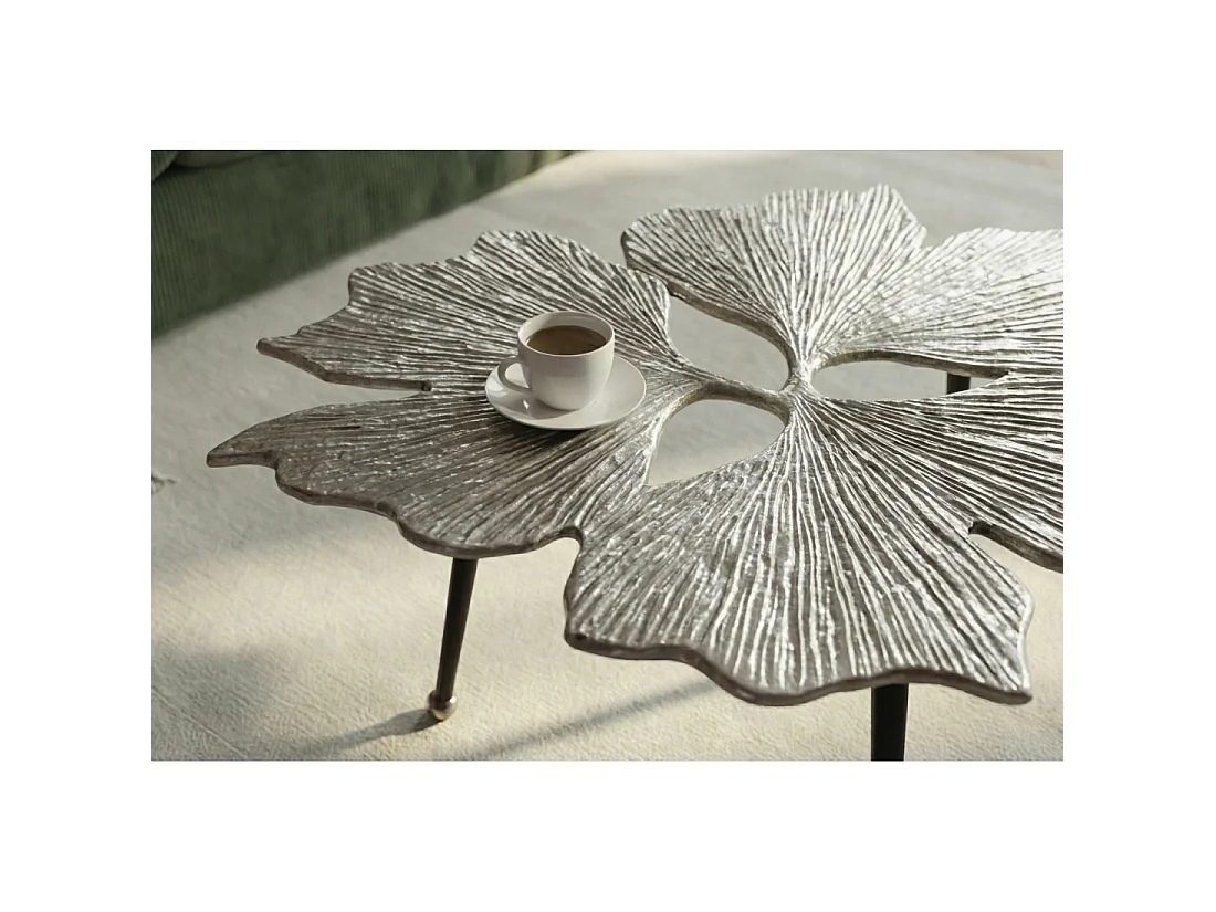 Table basse LOTUSIA argentée 75 cm – Design floral sculptural en aluminium